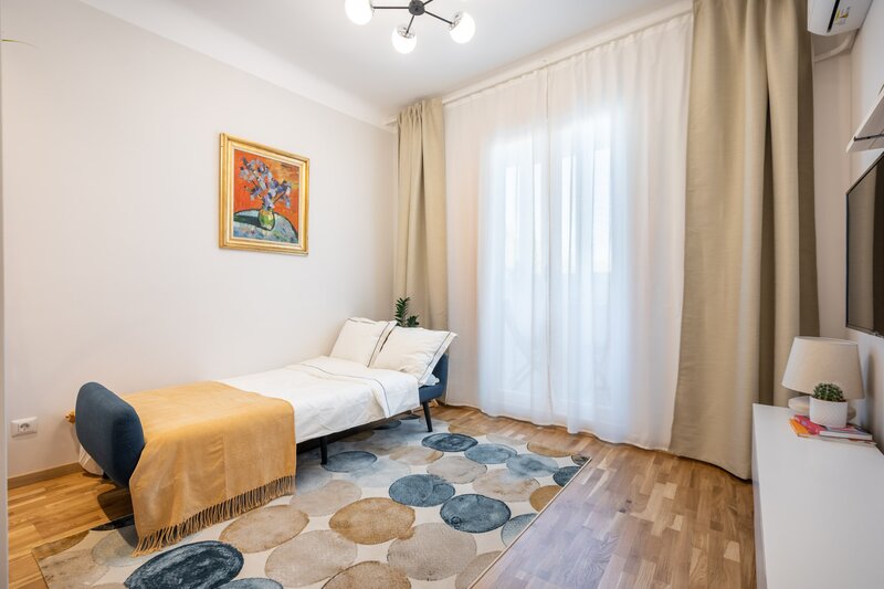 Piata Mihail Kogalniceanu, Gradina Cismigiu, studio premium